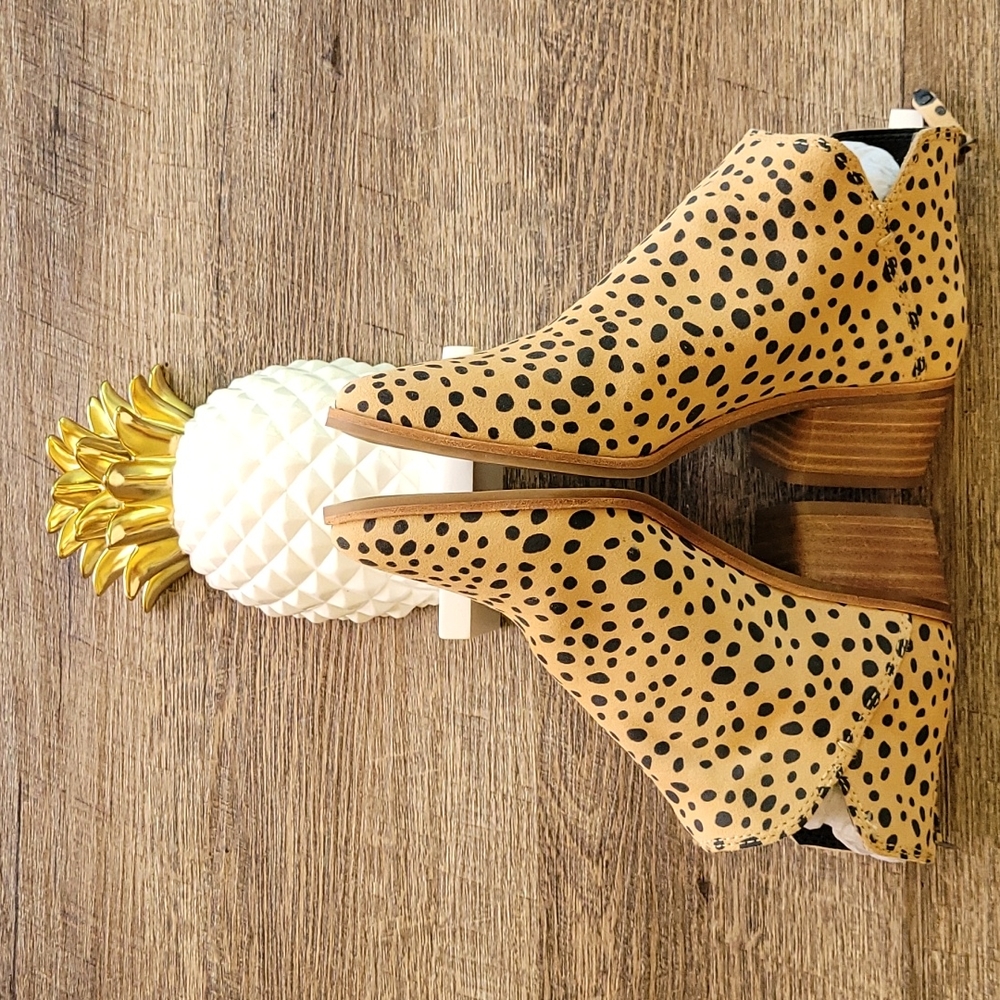 NWT! Dolce Vita Animal Print Leopard Ankle Booties - Picture 3 of 15